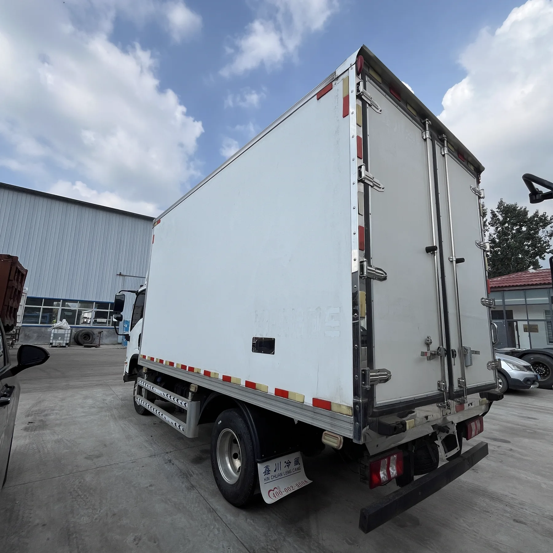 Xuande X9 refrigerated truck detail